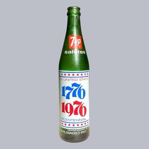 Vintage 1975 Seven-Up Bottle -  Commemorative 7-Up 1776-1976 Bottle